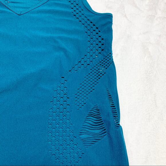 FABLETICS Adra Teal Laser Cut Seamless V-Neck Tank Top size XS - Picture 9 of 12